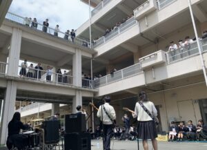 軽音楽部　新入生歓迎中庭ライブ